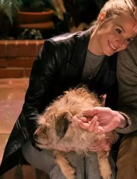 nobody-wants-this-s01-kristen-bell-blazer.jpg