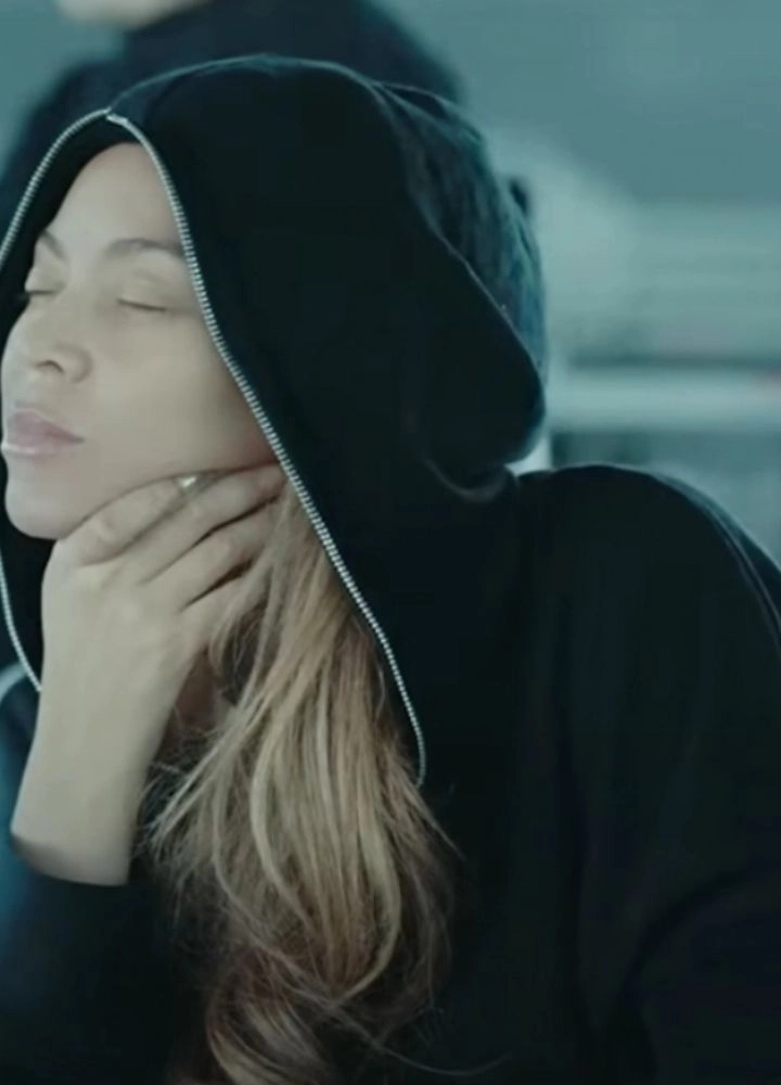 beyonce-black-hoodie.webp