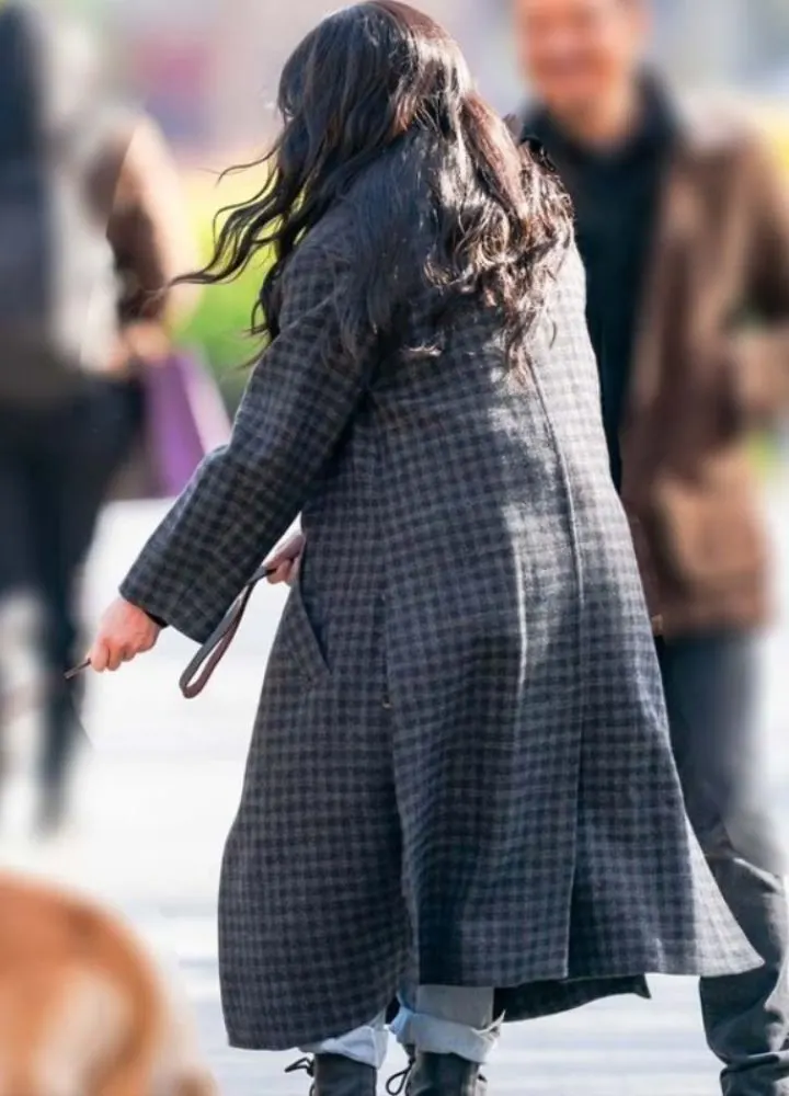 hawkeye-hailee-steinfeld-checked-coat.webp