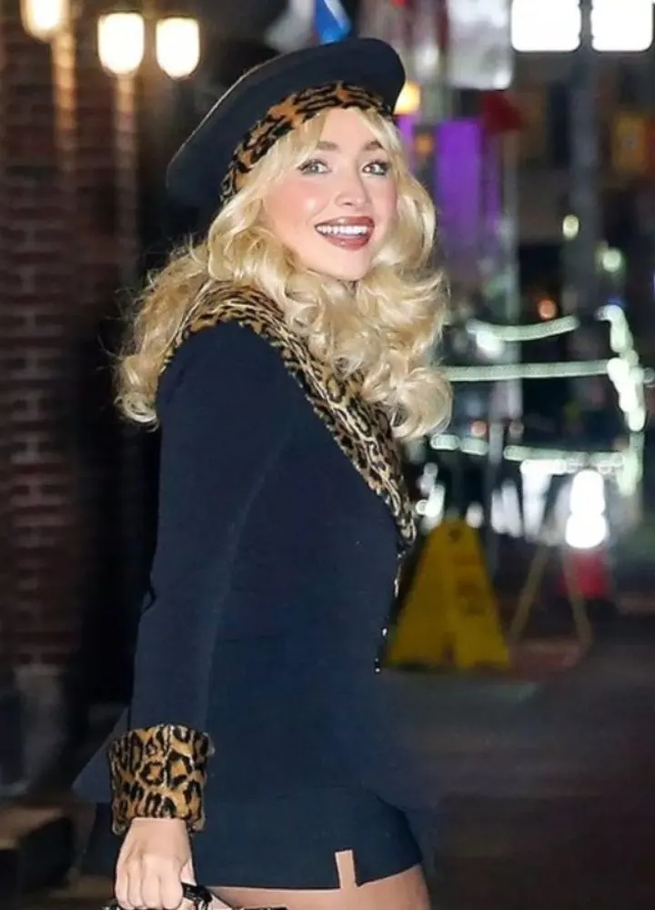 nyc-sabrina-carpenter-leopard-blazer.webp