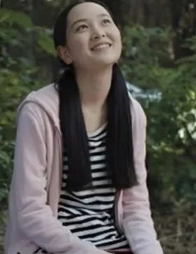 perfect-days-arisa-nakano-pink-hoodie.webp