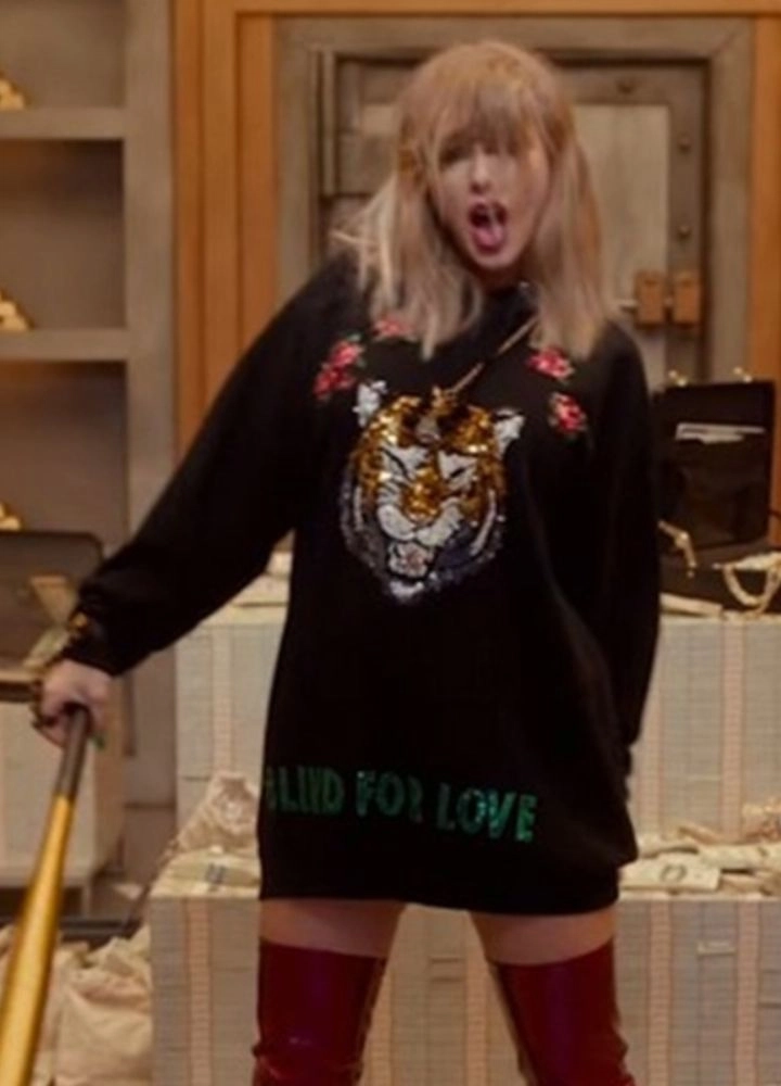 taylor-swift-black-hoodie.webp