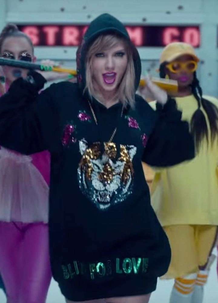 taylor-swift-blind-for-love-tiger-hoodie.webp