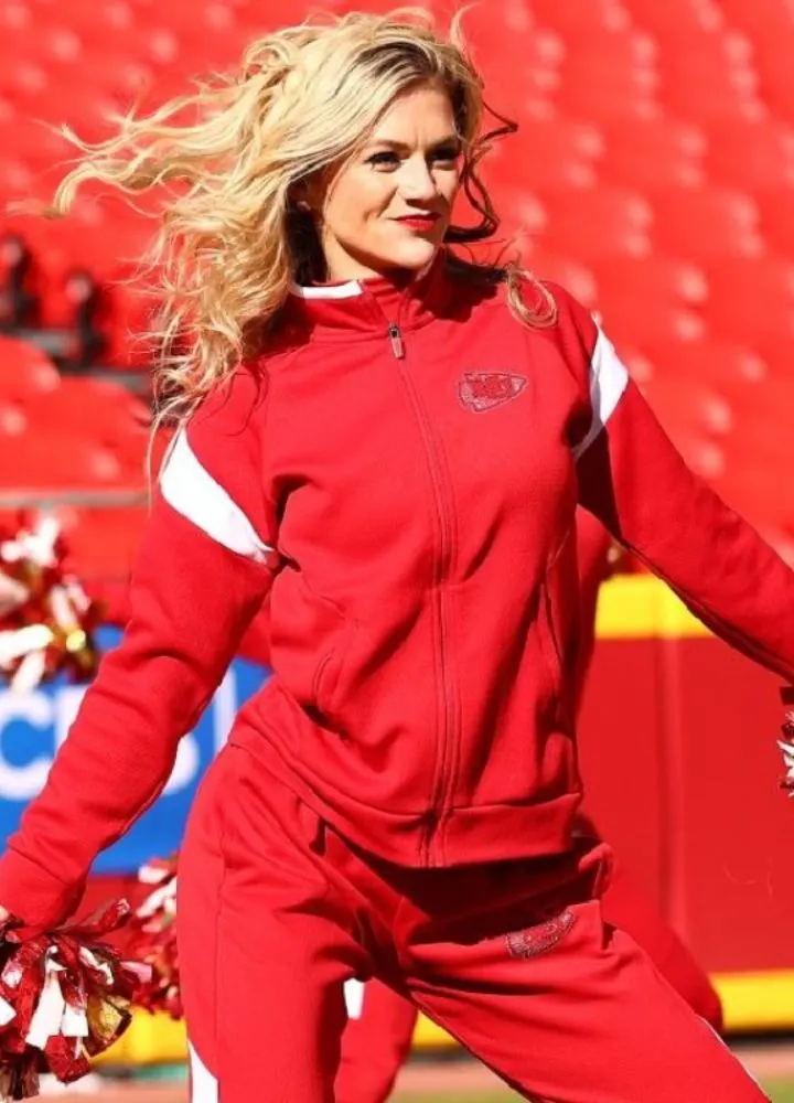 cheerleaders-kansas-city-chiefs-tracksuit.webp