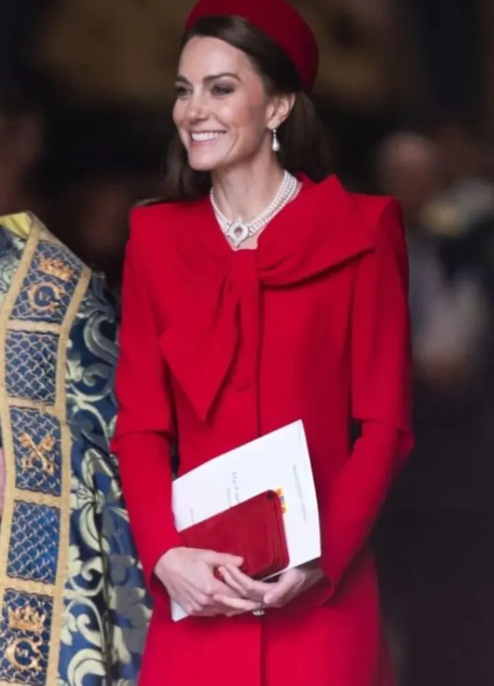commonwealth-kate-middleton-red-coat.webp