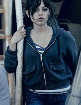 finestkind-2023-jenna-ortega-gray-hoodie.webp