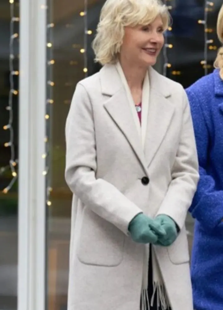 holiday-mismatch-beth-broderick-coat.webp