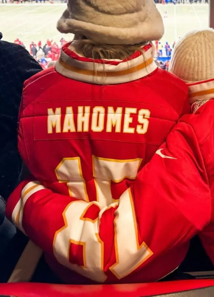kristin-juszczyk-brittany-mahomes-jacket.webp
