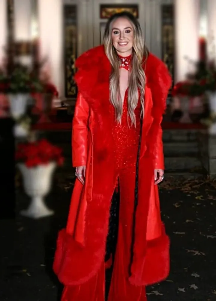 lainey-wilson-fur-coat.webp