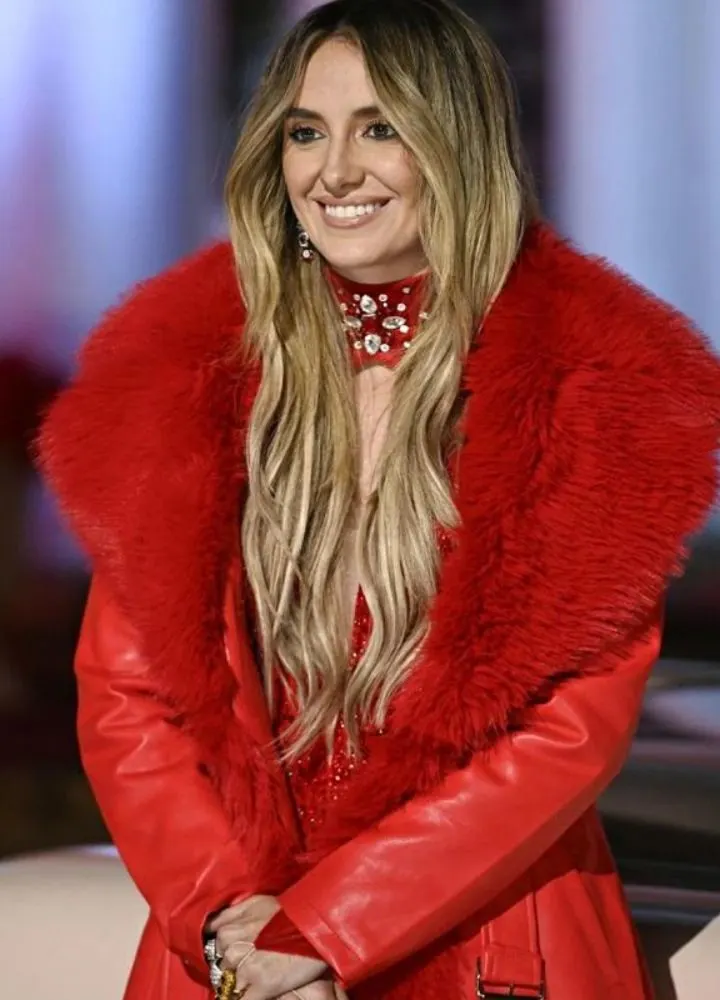 lainey-wilson-red-faux-fur-coat.webp