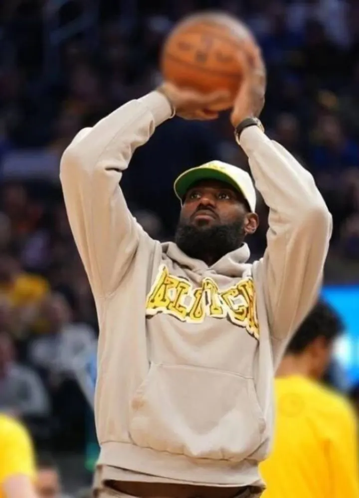 le-bron-james-pullover-hoodie.webp