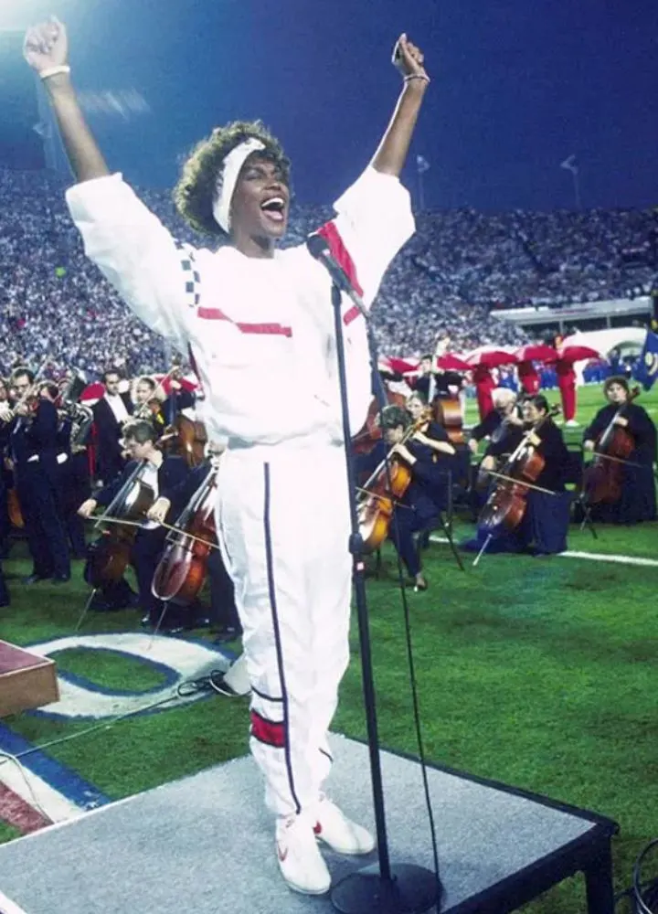 whitney-houston-i-wanna-dance-with-somebody-outfit.webp