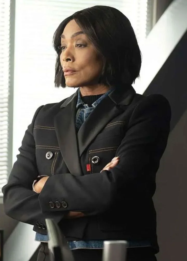 athena-grant-9-1-1-s09-cropped-jacket.webp