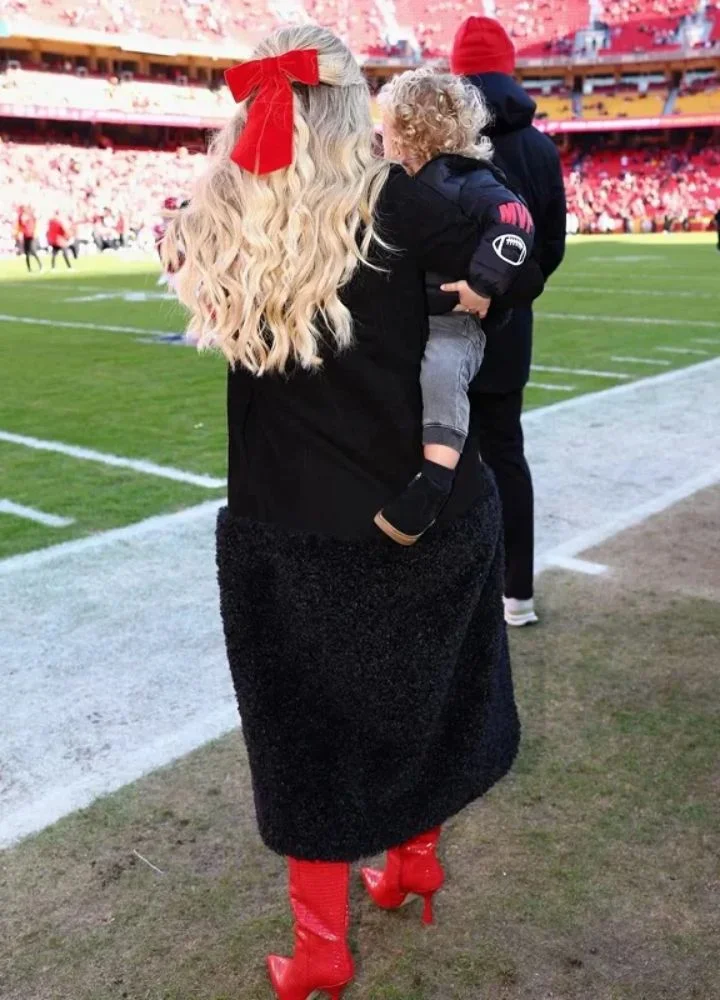 brittany-mahomes-black-shearling-coat.webp