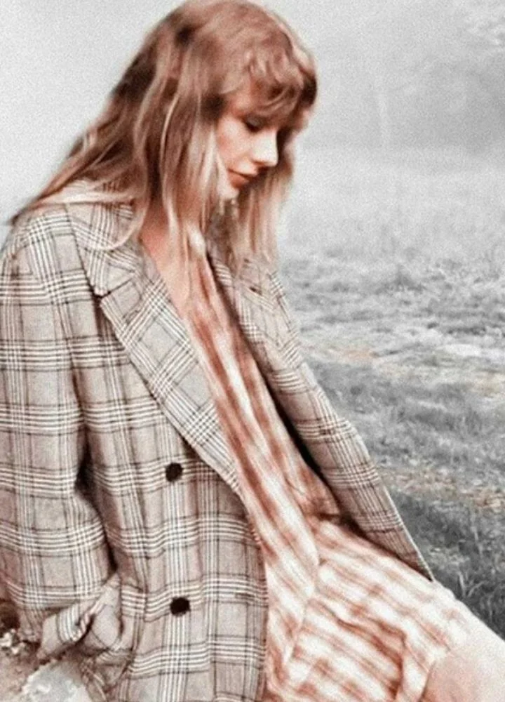 folklore-taylor-swift-brown-coat.webp